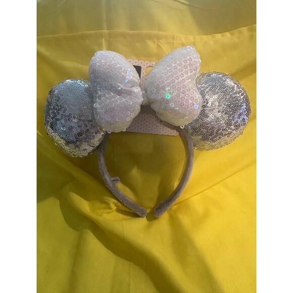 NWT Disney Minnie Mouse Silver and White Sequined Headband Ears - Picture 1 of 1